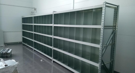 Стеллажи среднегрузовые с разделителями