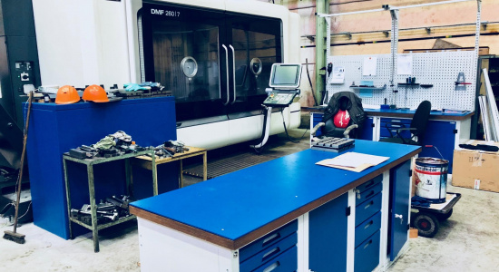 Рабочие верстаки KOMBI с рабочими панелями и четырехтумбовые COMBAT