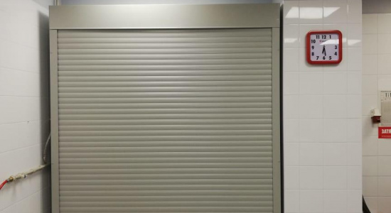 Шкаф роллетный для мастерской деревообработки 