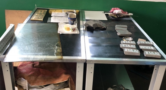 Столы рабочие с МБС резиновой столешницей и нижней полкой KOMBI