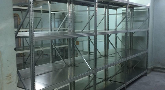 Стеллажи металлические грузовые для склада Научно-технического центра