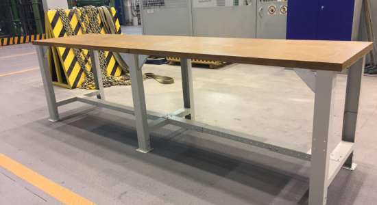 Стол рабочий шириной 3000 мм со столешницей из фанеры 40 мм