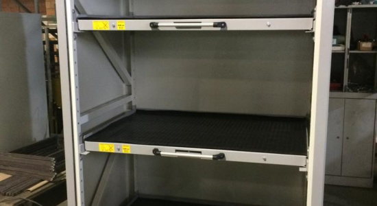 Шкафы инструментальные HARDO с роллетой и выкатными платформами нагрузкой до 500 кг