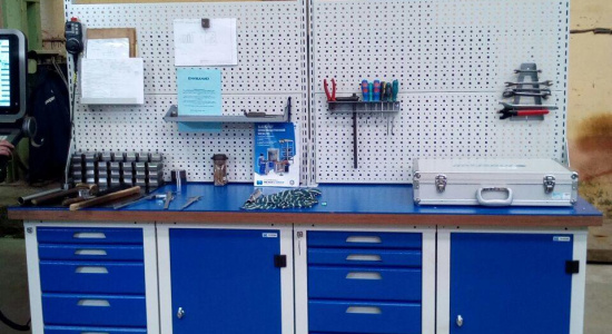 Рабочее место KOMBI для оператора станка с ЧПУ