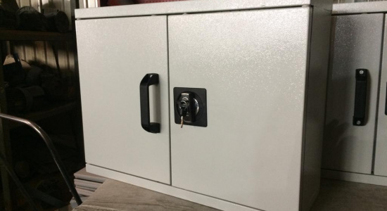 Шкафы для пропусков металлические открытые и с дверьми