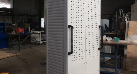 Шкаф инструментальный с перфорацией с двухсторонней роллетой на базе PLATFORM TV